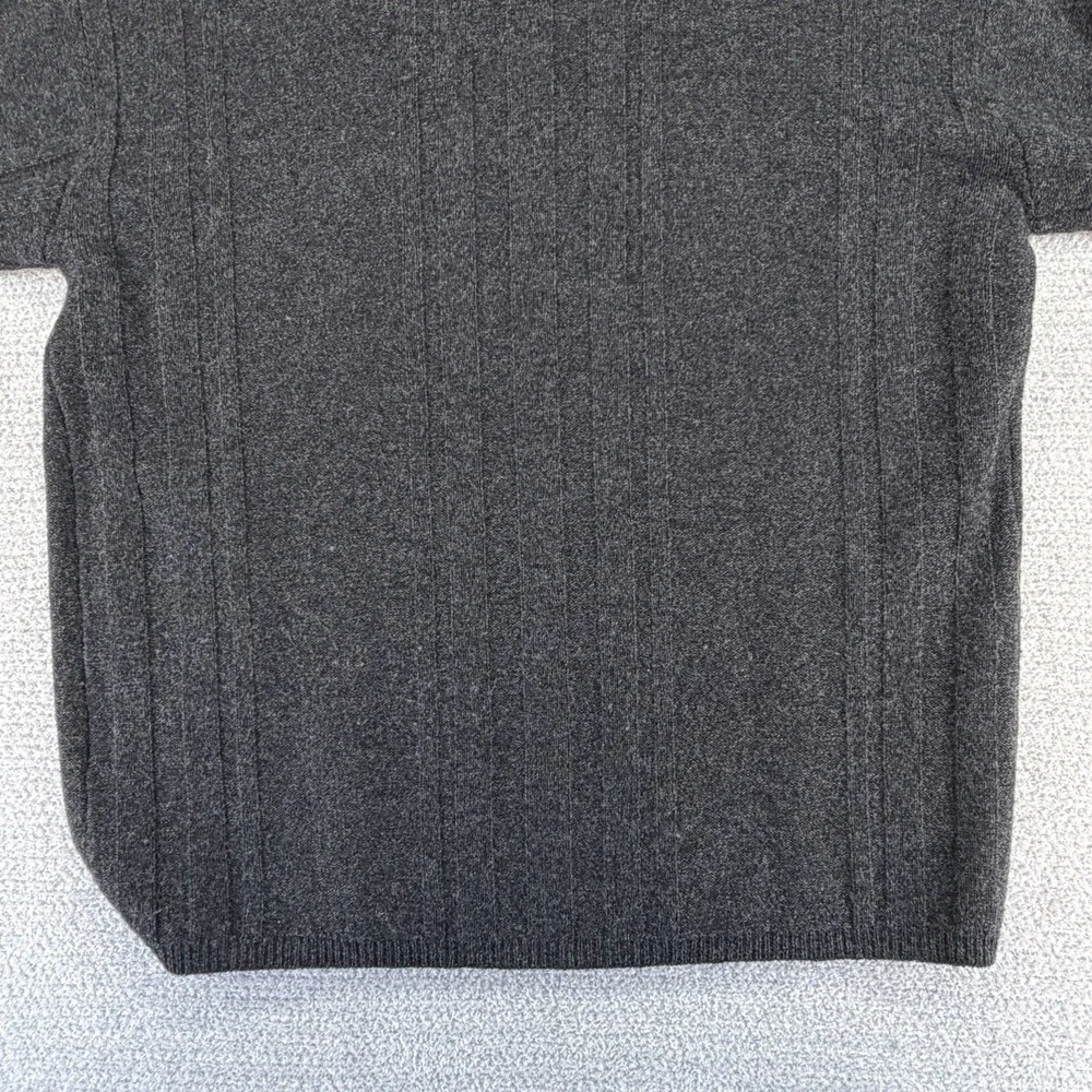 Vintage Woolrich Sweater Mens Large Charcoal Gray 100% Lambswool V-Neck Pullover